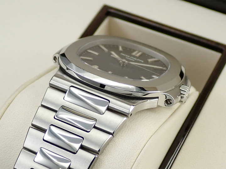 パテックフィリップ ノーチラス Ref.5711/1A-010 ステンレススチール ブルー文字盤