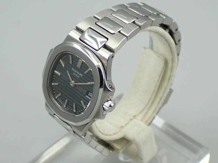 パテックフィリップ ノーチラス クォーツ Ref.4700/1A ステンレススチール ブルーブラック文字盤