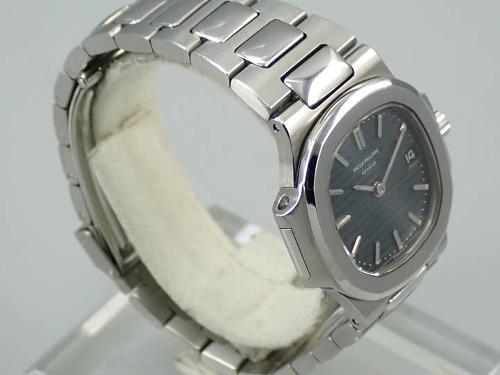 パテックフィリップ ノーチラス クォーツ Ref.4700/1A ステンレススチール ブルーブラック文字盤