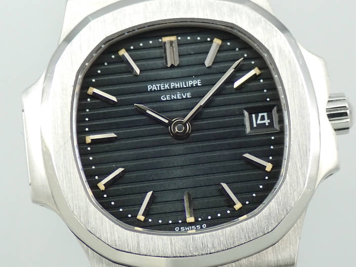 パテックフィリップ ノーチラス クォーツ Ref.4700/1A ステンレススチール ブルーブラック文字盤