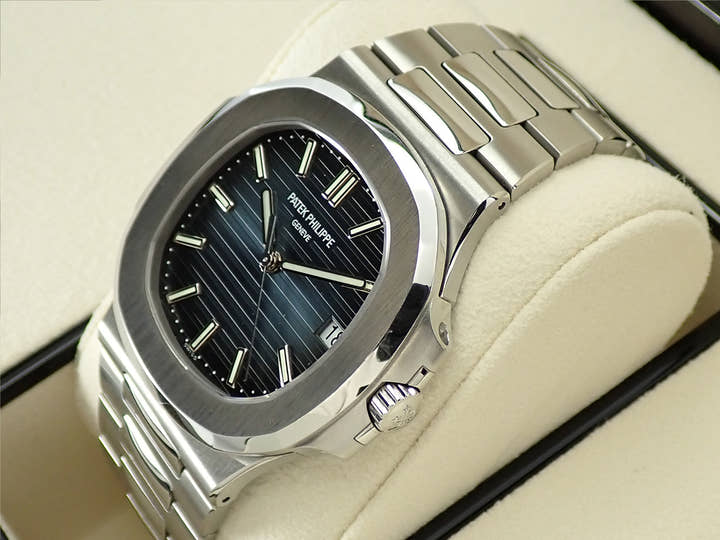 パテックフィリップ ノーチラス Ref.5711/1A-010 ステンレススチール ブルー文字盤