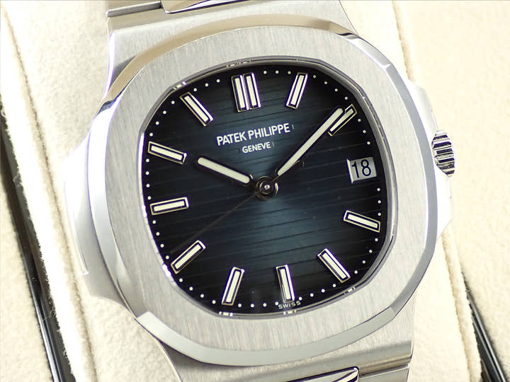 パテックフィリップ ノーチラス Ref.5711/1A-010 ステンレススチール ブルー文字盤