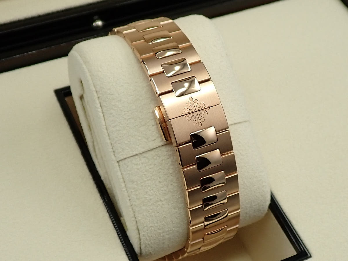 パテックフィリップ ノーチラス Ref.5980/1R-001 ブラックグラデーション文字盤 未使用 2MAWWRAT