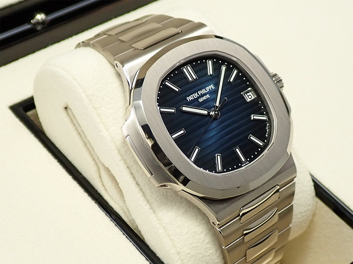 パテックフィリップ ノーチラス Ref.5811/1G-001 ブルー・ソレイユ文字盤 極美品 6CZKYP43
