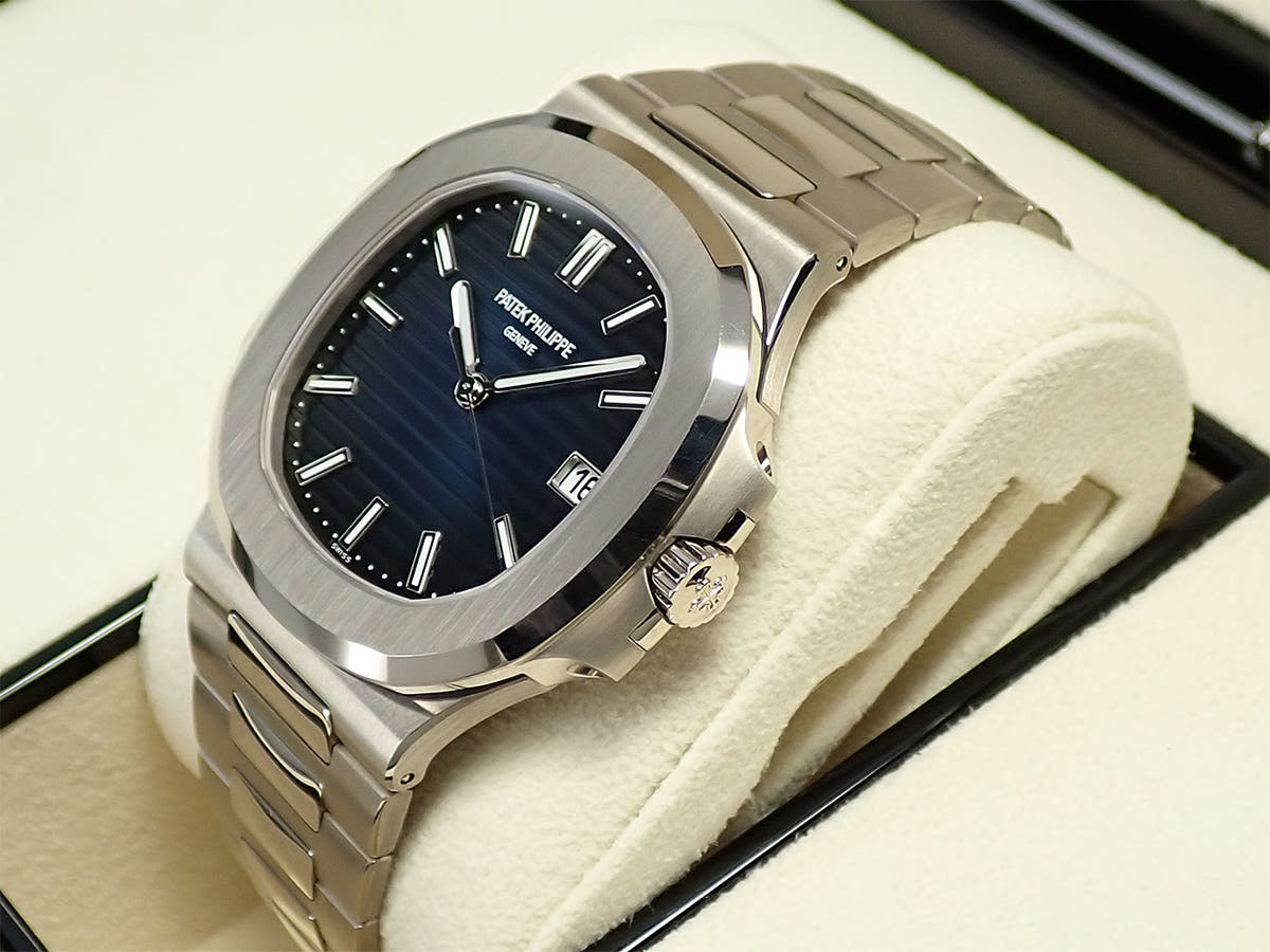 パテックフィリップ ノーチラス Ref.5811/1G-001 ブルー・ソレイユ文字盤 極美品 6CZKYP43