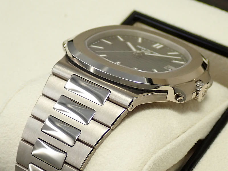 パテックフィリップ ノーチラス Ref.5811/1G-001 ブルー・ソレイユ文字盤 極美品 6CZKYP43