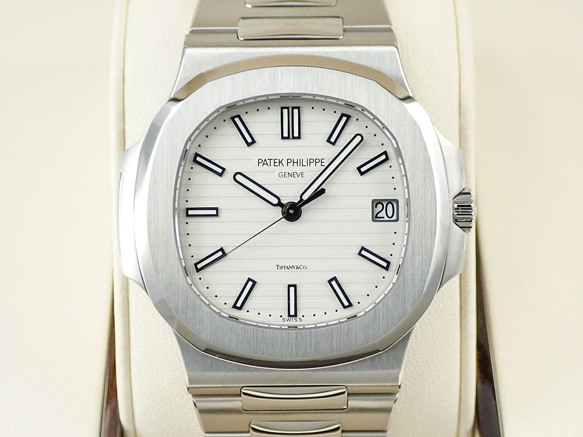 パテックフィリップ ノーチラス TIFFANY＆CO. Ref.5711/1A-011 ホワイト文字盤 極美品 4SR30A90
