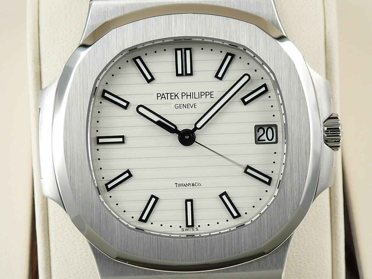 パテックフィリップ ノーチラス TIFFANY＆CO. Ref.5711/1A-011 ホワイト文字盤 極美品 4SR30A90
