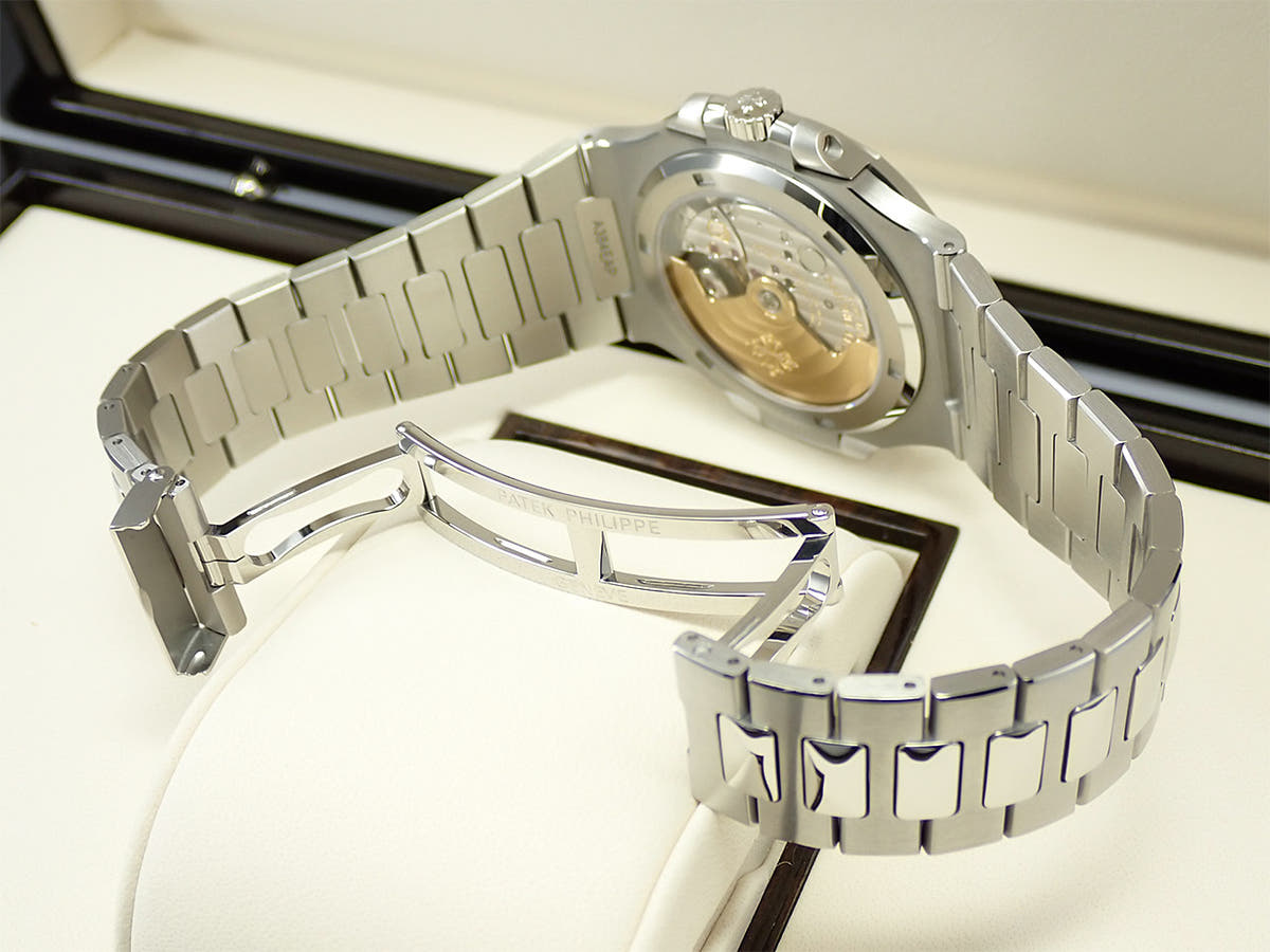 パテックフィリップ ノーチラス TIFFANY＆CO. Ref.5711/1A-011 ホワイト文字盤 極美品 4SR30A90