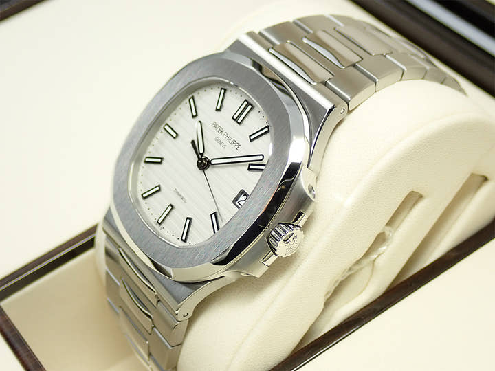 パテックフィリップ ノーチラス TIFFANY＆CO. Ref.5711/1A-011 ステンレススチール ホワイト文字盤