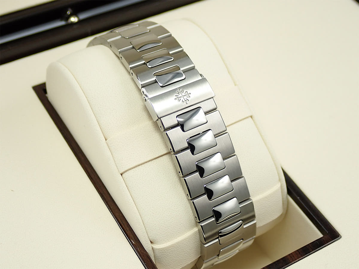 パテックフィリップ ノーチラス TIFFANY＆CO. Ref.5711/1A-011 ホワイト文字盤 極美品 4SR30A90