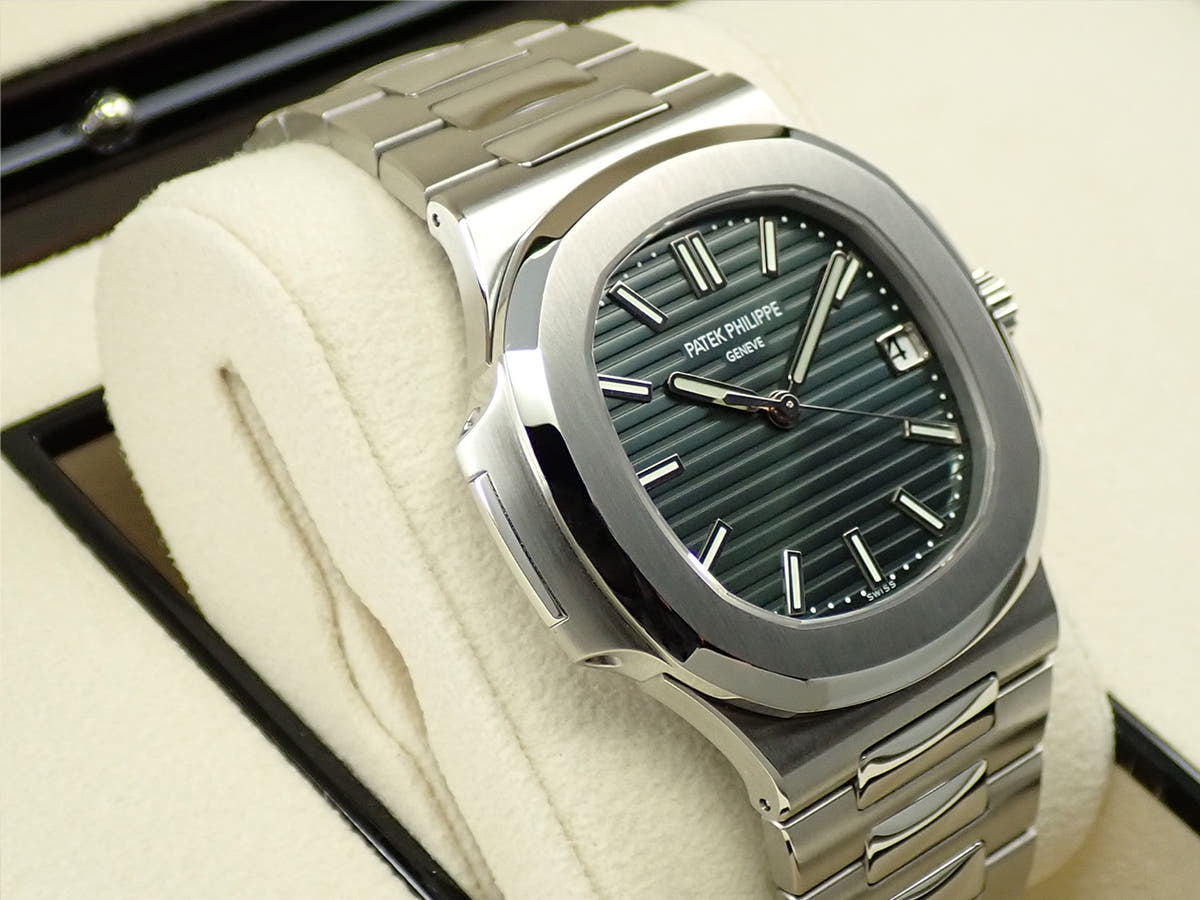 パテックフィリップ ノーチラス Ref.5711/1A-014 グリーン文字盤 極美品 VF0F5184