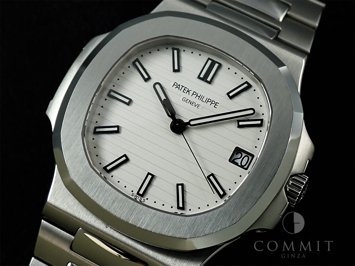 パテックフィリップ ノーチラス Ref.5711/1A-011 ホワイト文字盤 中古 KMX7RJVX