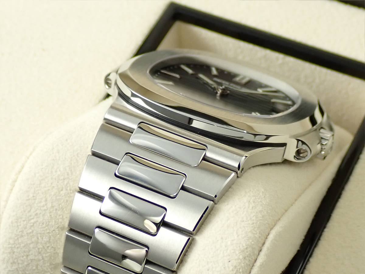 パテックフィリップ ノーチラス Ref.5711/1A-010 ブルー文字盤 美品 41M301JH