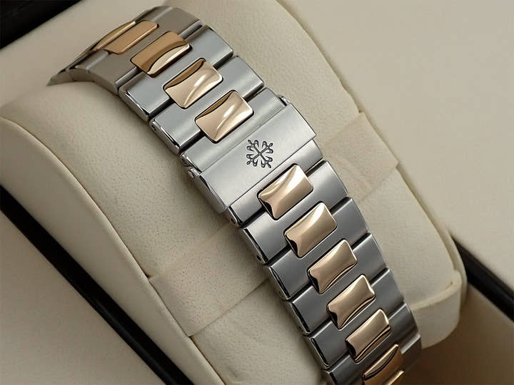 パテックフィリップ ノーチラス クロノグラフ Ref.5980/1AR-001 ステンレススチール/ローズゴールド ブルー文字盤