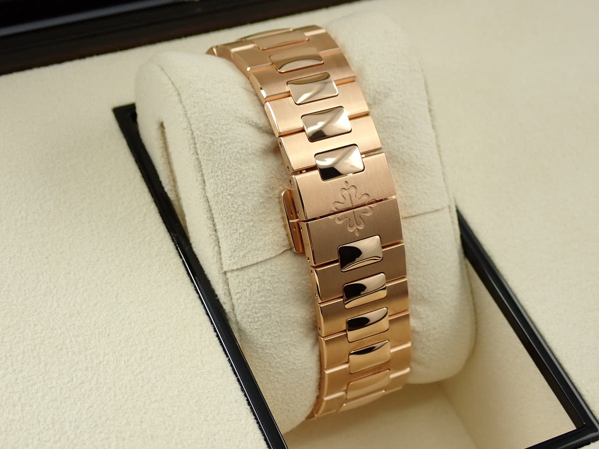 パテックフィリップ ノーチラス トラベルタイム クロノグラフ Ref.5990/1R-001 ブルーソレイユ文字盤 未使用 JWW9J523