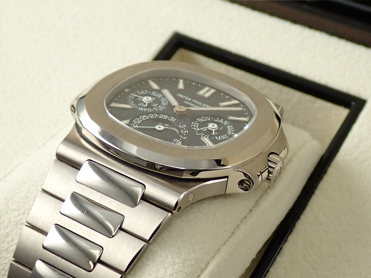 Patek Philippe Nautilus Perpetual Calendar &lt;Warranty, Box, etc.&gt;