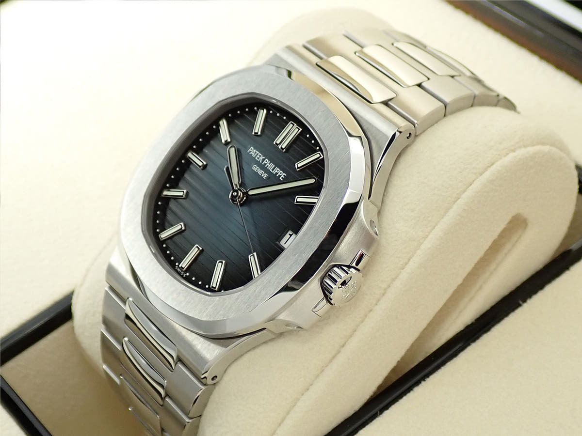 パテックフィリップ ノーチラス Ref.5711/1A-010 ブルー文字盤 美品 2308A1X4
