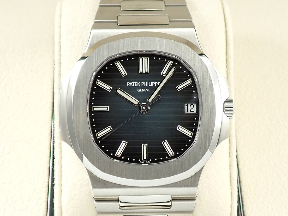 パテックフィリップ ノーチラス Ref.5711/1A-010 ブルー文字盤 美品 2308A1X4
