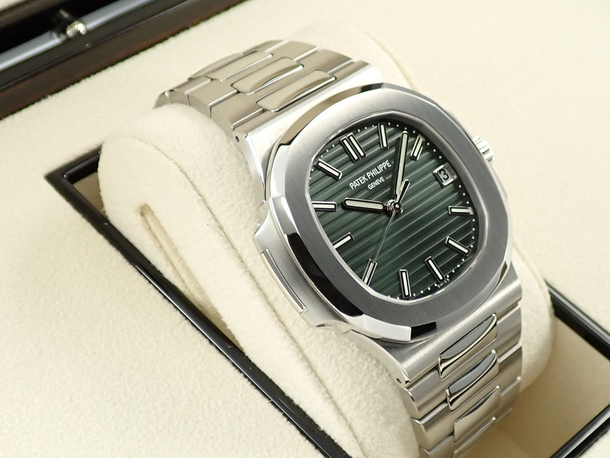 パテックフィリップ ノーチラス Ref.5711/1A-014 グリーン文字盤 極美品 LTWZ66FX