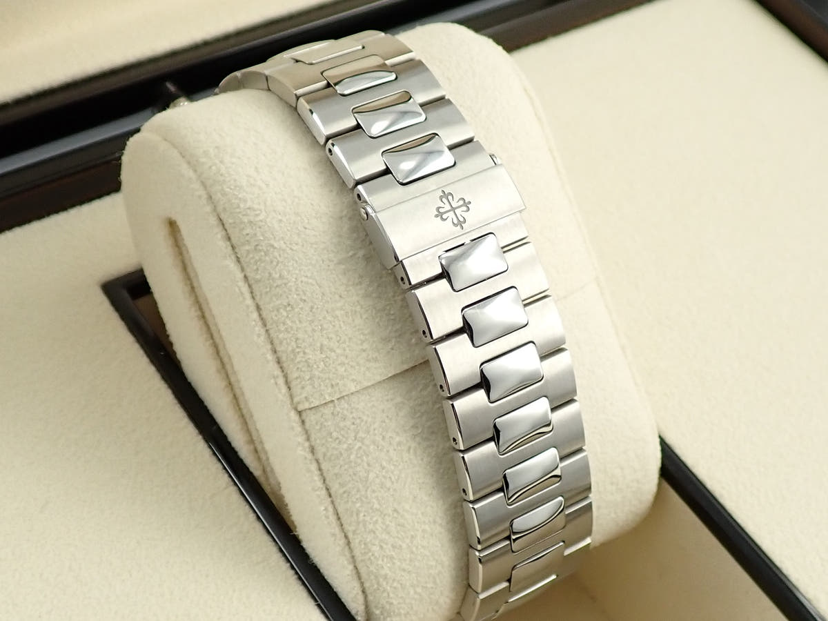 パテックフィリップ ノーチラス Ref.5711/1A-014 グリーン文字盤 極美品 LTWZ66FX