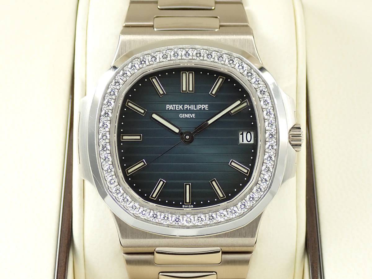 パテックフィリップ ノーチラス Ref.5713/1G-001 ブルー文字盤 中古 XY24VRAC