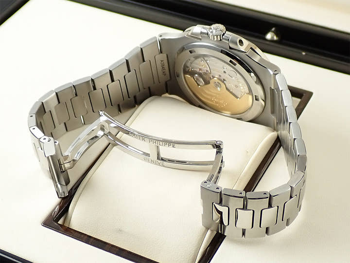 パテックフィリップ ノーチラス Ref.5711/1A-011 ステンレススチール ホワイト文字盤