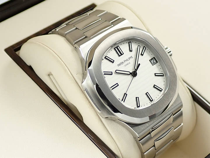 パテックフィリップ ノーチラス Ref.5711/1A-011 ステンレススチール ホワイト文字盤