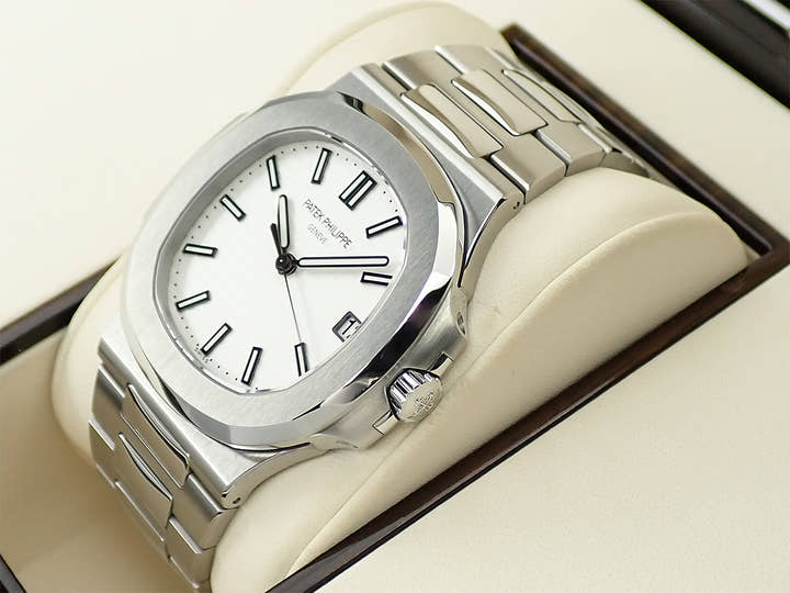 パテックフィリップ ノーチラス Ref.5711/1A-011 ステンレススチール ホワイト文字盤