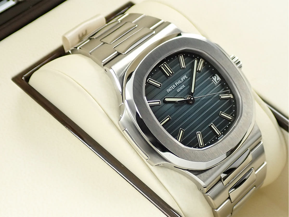 パテックフィリップ ノーチラス Ref.5711/1A-001 ブルー文字盤 中古 733VR715
