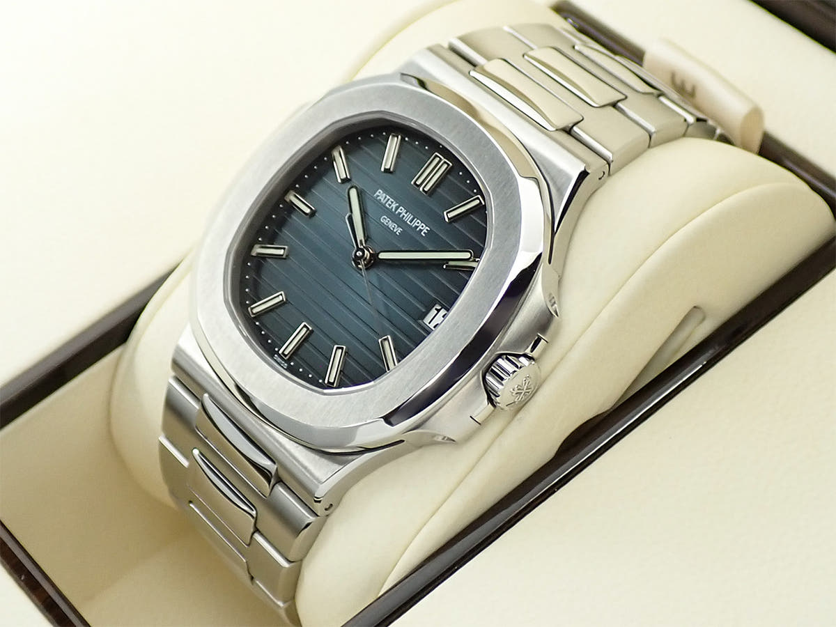 パテックフィリップ ノーチラス Ref.5711/1A-001 ブルー文字盤 中古 733VR715