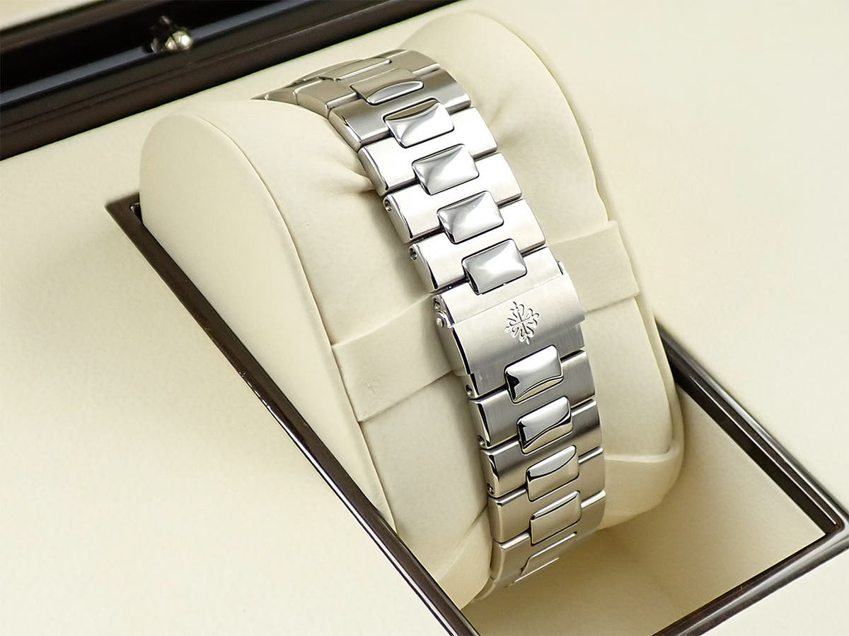 パテックフィリップ ノーチラス Ref.5711/1A-001 ブルー文字盤 中古 733VR715