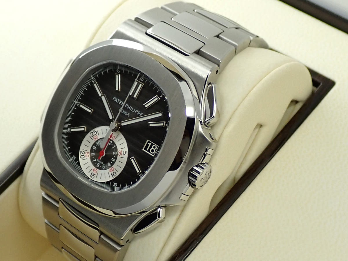 パテックフィリップ ノーチラス クロノグラフ Ref.5980/1A-014 ブラック文字盤 中古 TY6H0257
