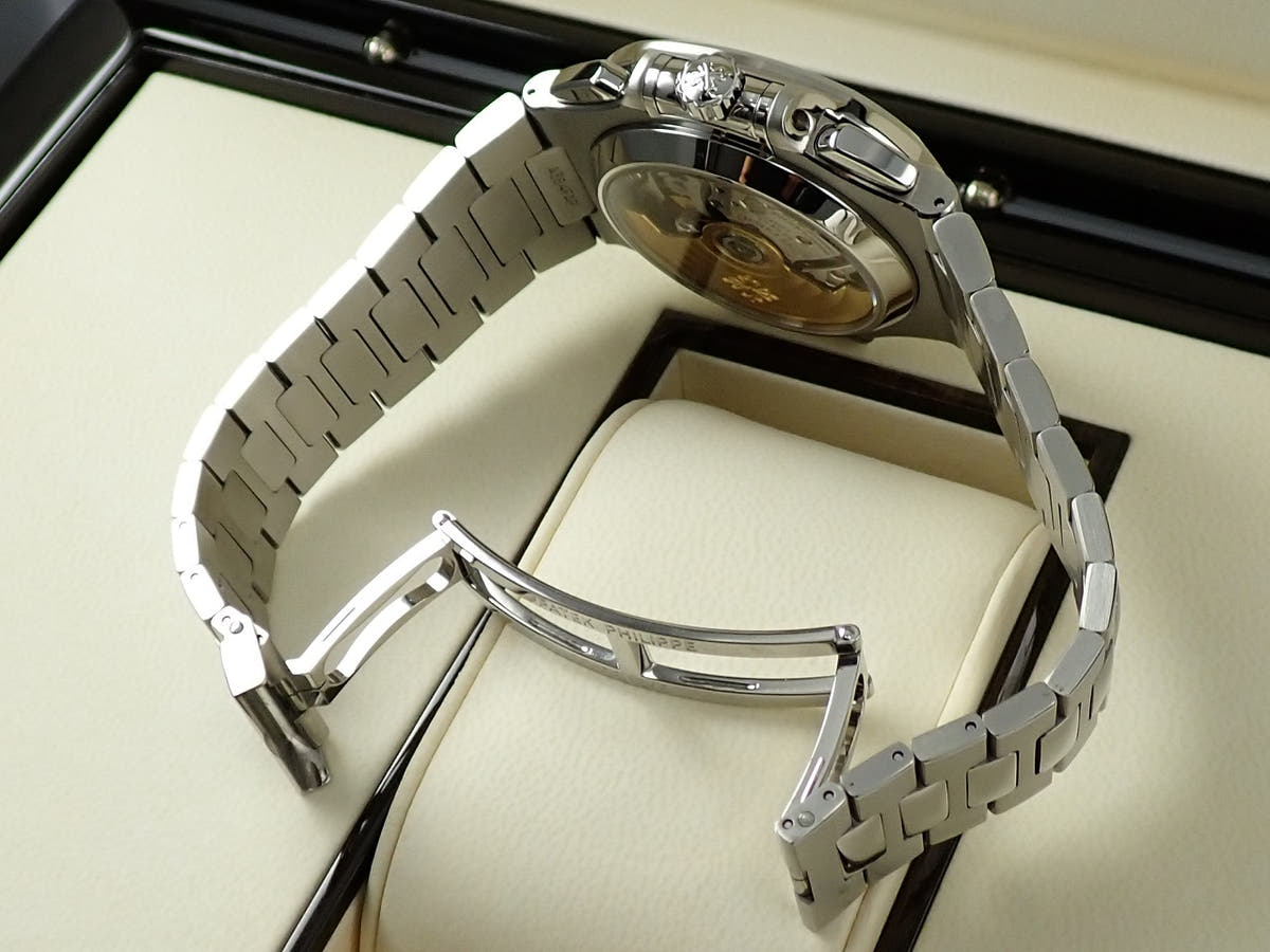 パテックフィリップ ノーチラス クロノグラフ Ref.5980/1A-014 ブラック文字盤 中古 TY6H0257