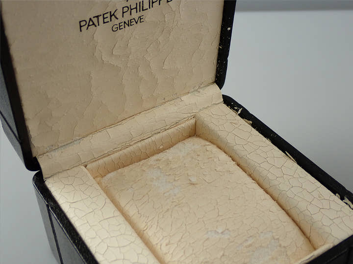 Patek Philippe Nautilus <Warranty, Box, etc.>