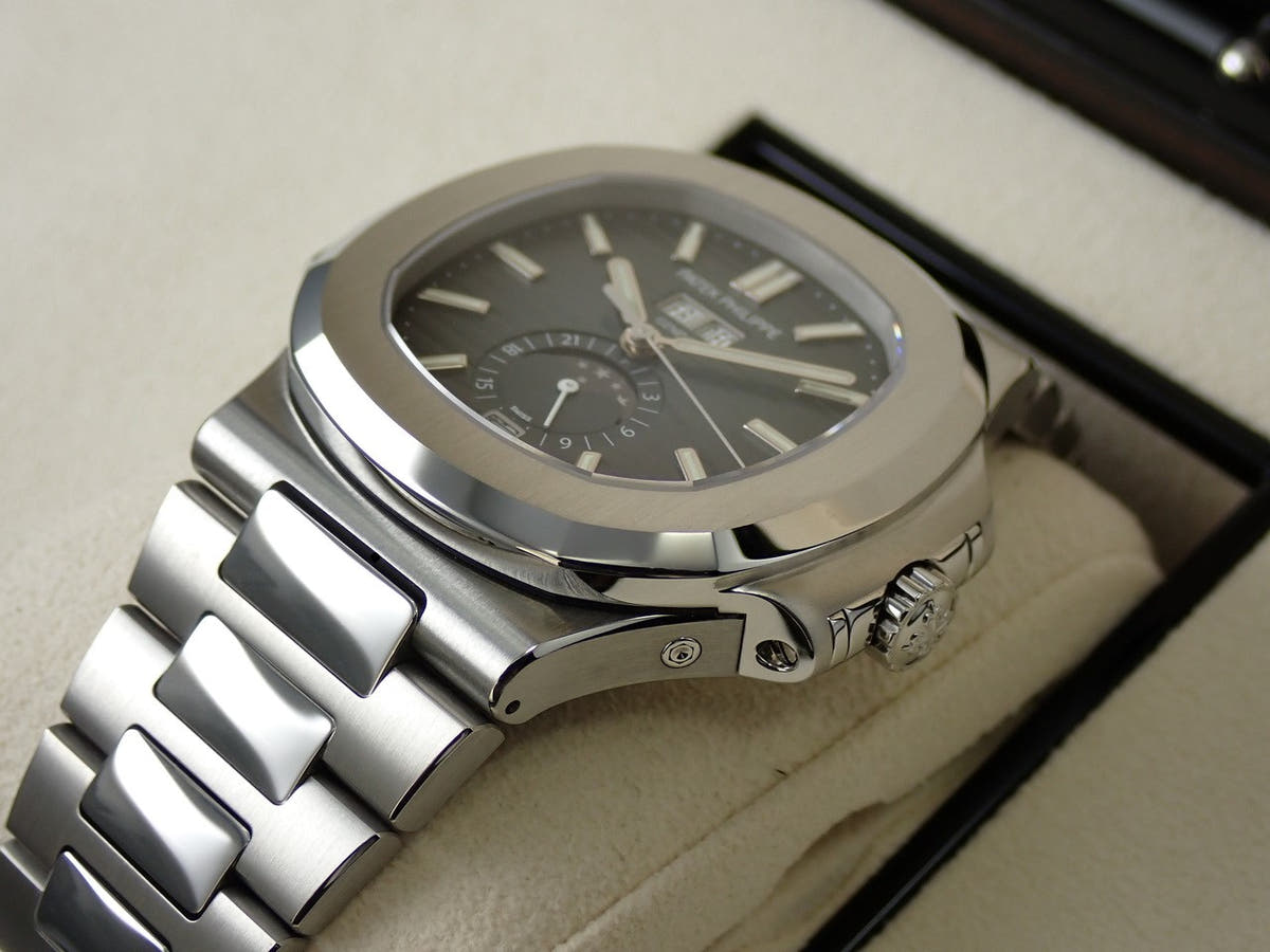 パテックフィリップ ノーチラス Ref.5726/1A-014 ブルー、ブラックグラデーション文字盤 極美品 5F00ZFV4