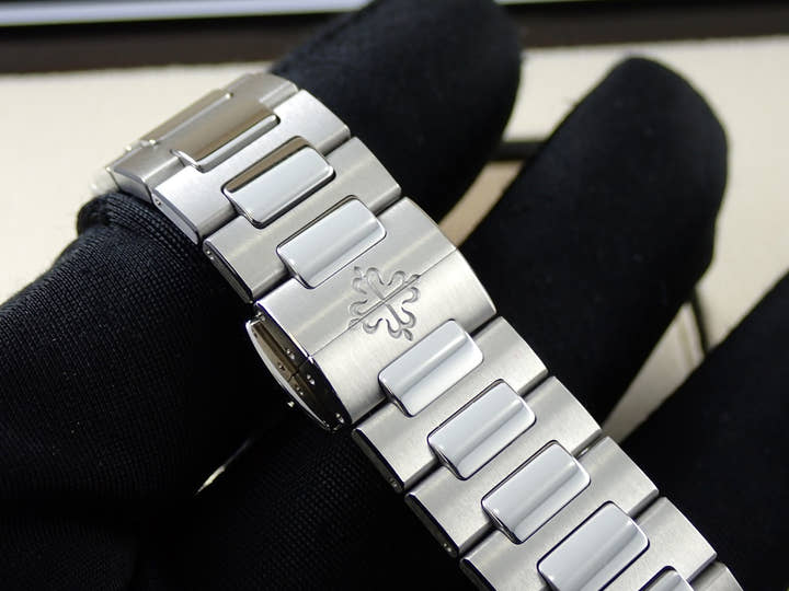パテックフィリップ ノーチラス Ref.7118/1A-010 ステンレススチール シルバー オパーリン文字盤