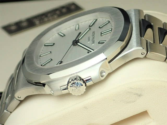 パテックフィリップ ノーチラス Ref.5711/1A ホワイト文字盤 中古 nautilus-38