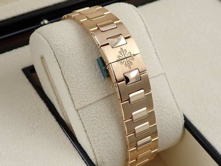 Patek Philippe Nautilus &lt;Box and Others&gt;