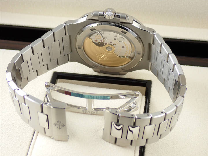 パテックフィリップ ノーチラス Ref.5711/1A-010 ステンレススチール ブルー文字盤