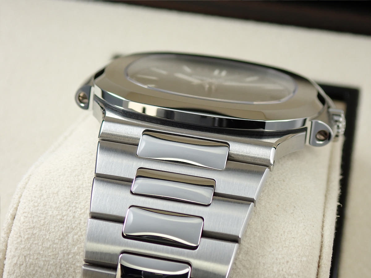パテックフィリップ ノーチラス Ref.5711/1A-010 ブルー文字盤 美品 TCUAZ27K