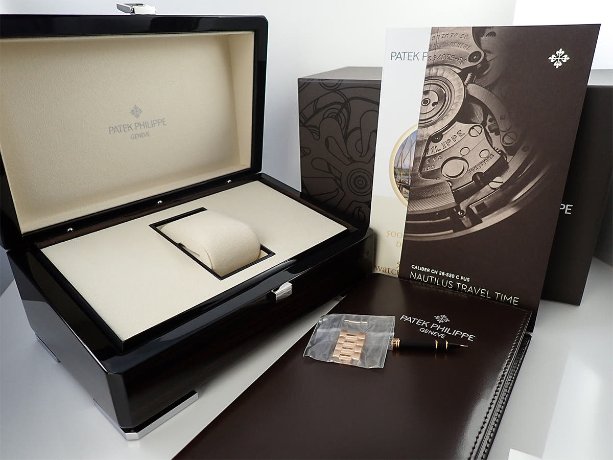 パテックフィリップ ノーチラス トラベルタイム クロノグラフ Ref.5990/1R-001 ブルーソレイユ文字盤 中古 X9U1XMFU