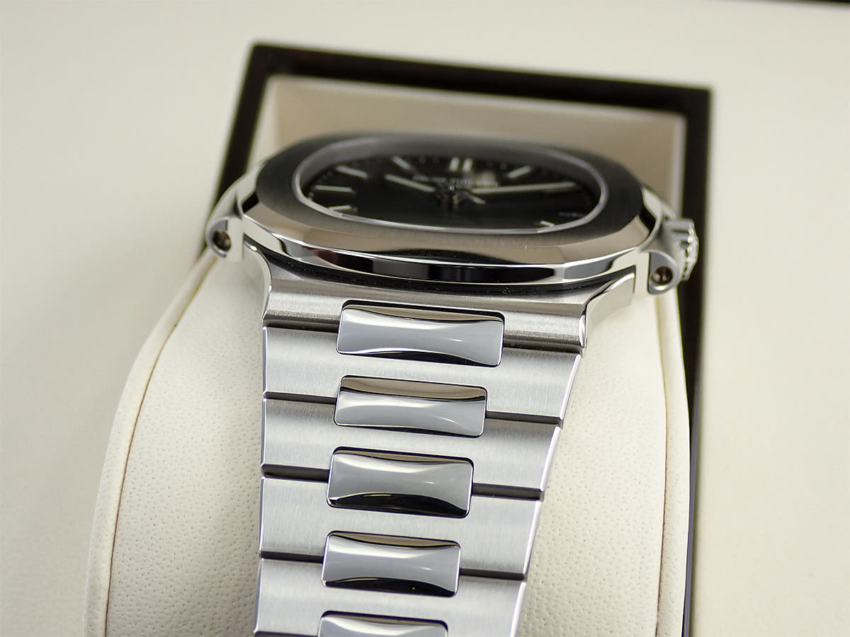 パテックフィリップ ノーチラス Ref.5711/1A-010 ブルー文字盤 美品 64P7S0YP
