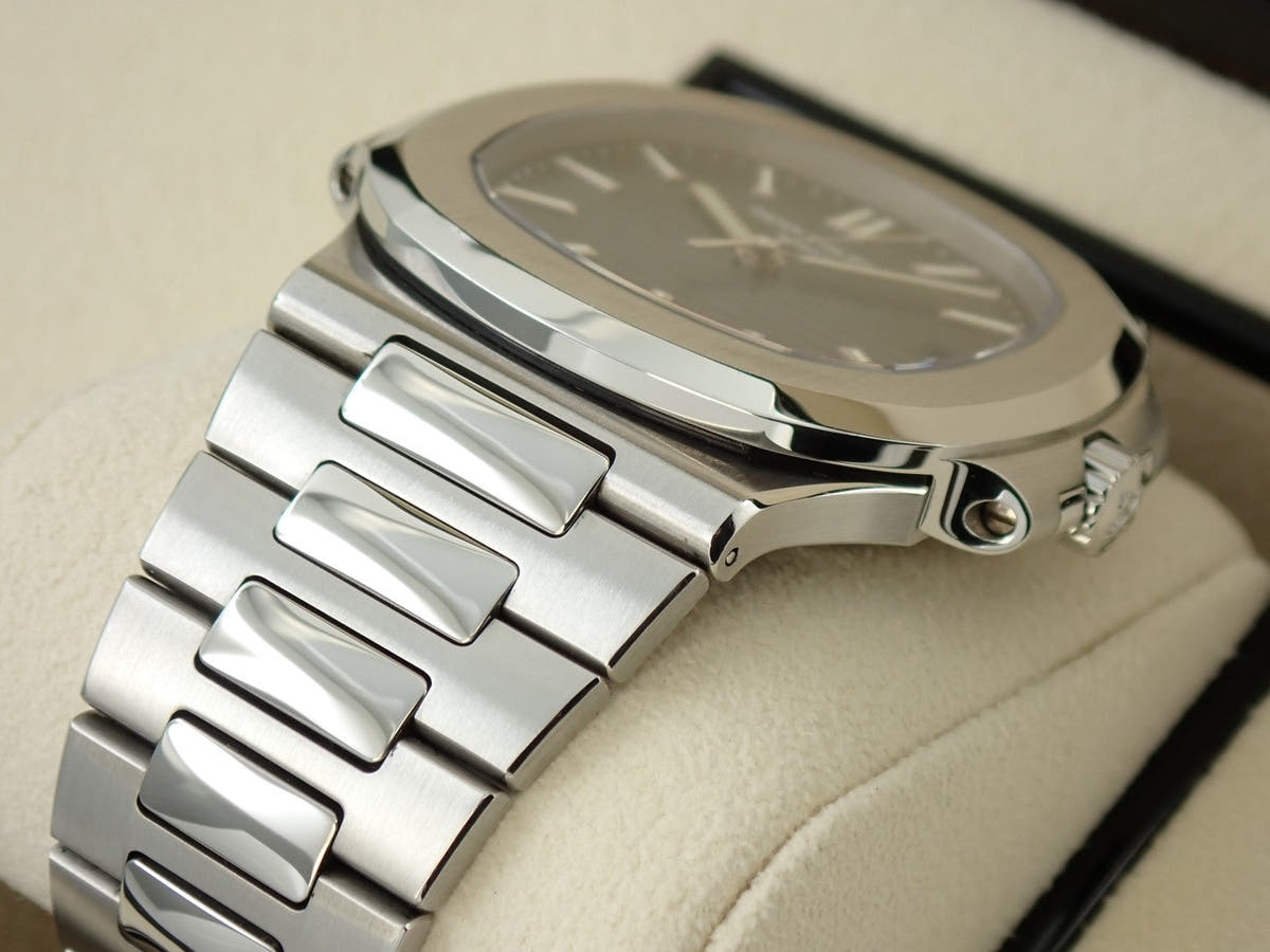 パテックフィリップ ノーチラス Ref.5711/1A-010 ブルー文字盤 中古 WM14J4LC