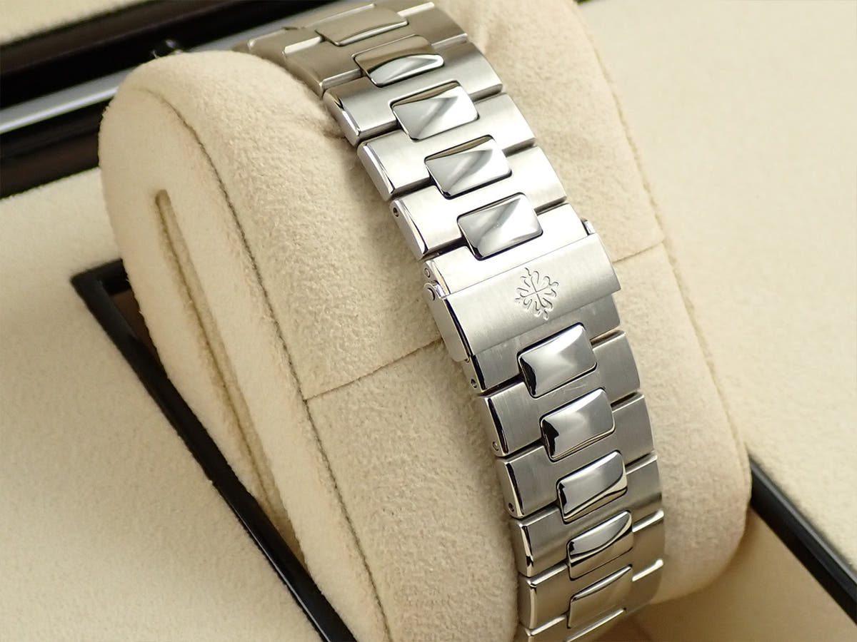 Patek Philippe Nautilus Ref.5711/1A-010 Blue Dial Used 5FCHSPRW