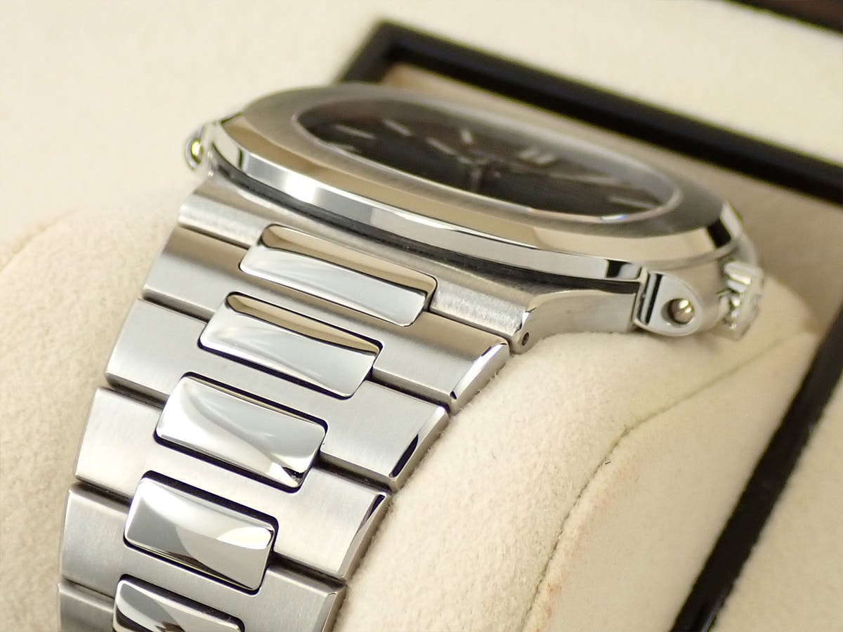 Patek Philippe Nautilus Ref.5711/1A-010 Blue Dial Used 5FCHSPRW
