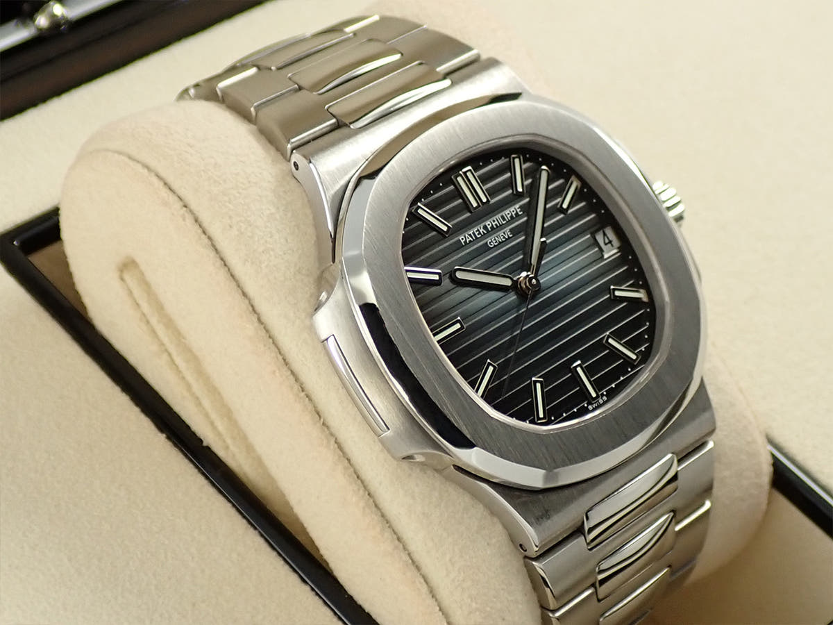Patek Philippe Nautilus Ref.5711/1A-010 Blue Dial Used 5FCHSPRW