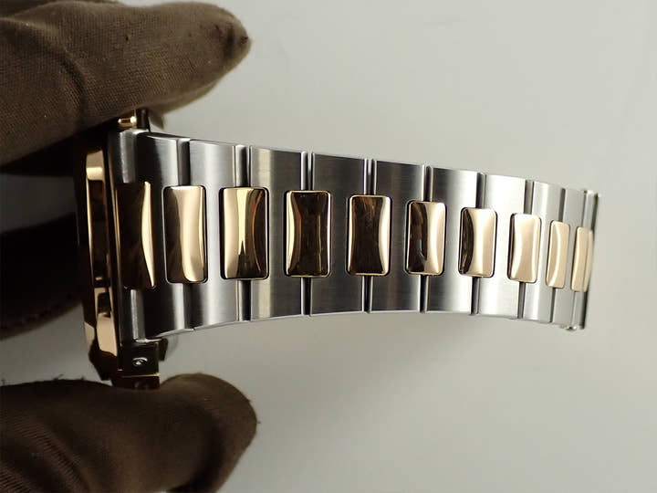 パテックフィリップ ノーチラス クロノグラフ Ref.5980/1AR-001 ステンレススチール/ローズゴールド ブルー文字盤