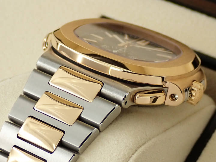 パテックフィリップ ノーチラス クロノグラフ Ref.5980/1AR-001 ステンレススチール/ローズゴールド ブルー文字盤