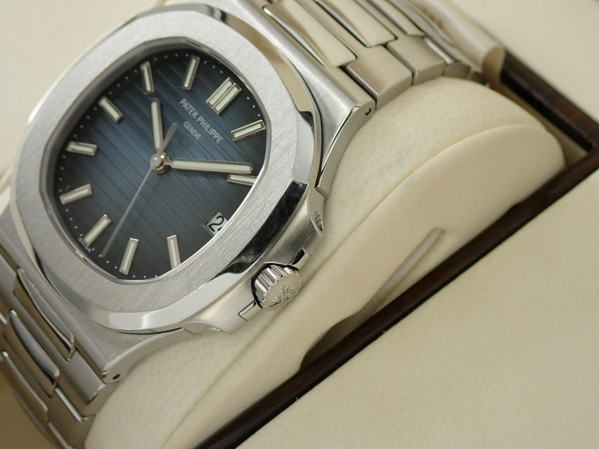 パテックフィリップ ノーチラス Ref.5711/1A-010 ブルー文字盤 中古 9XZTFCFW